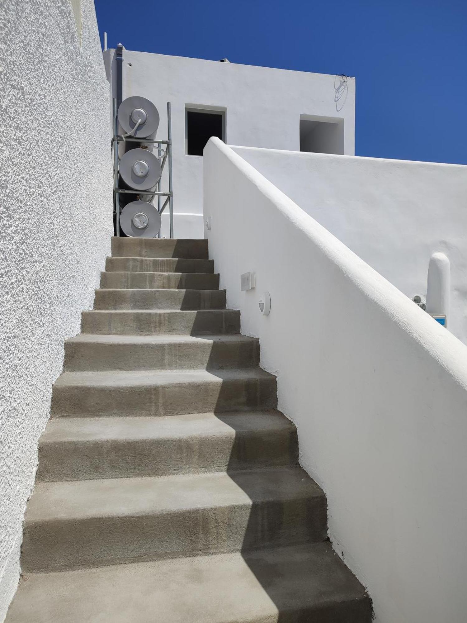 Central Santorini Serenity Rooms Fira  Esterno foto