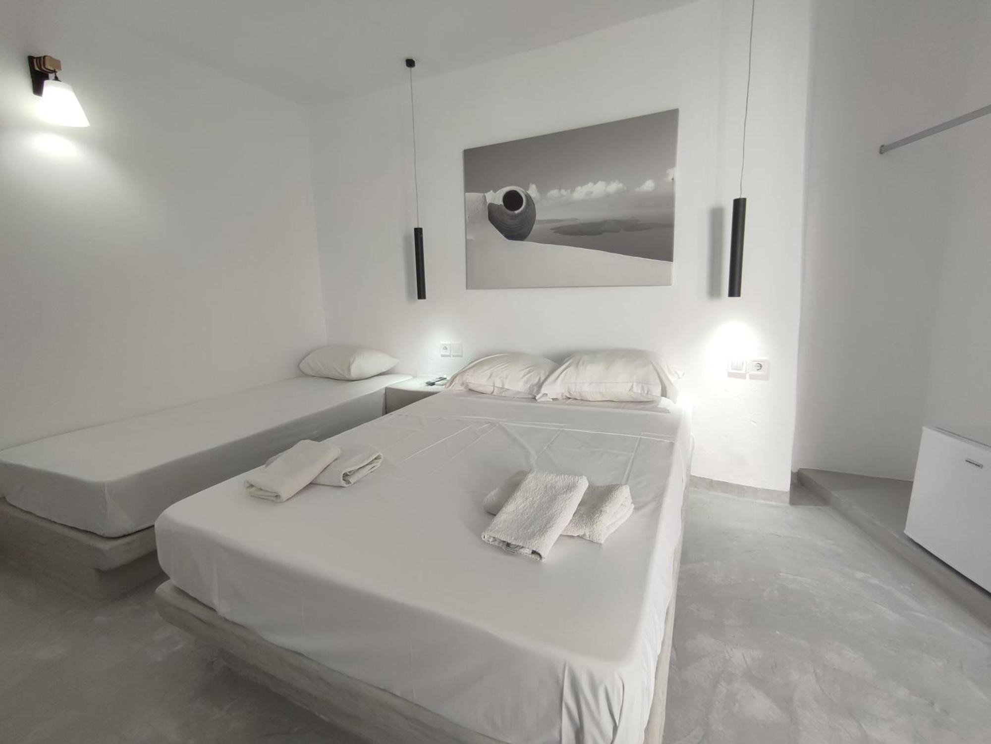 Central Santorini Serenity Rooms Fira  Esterno foto