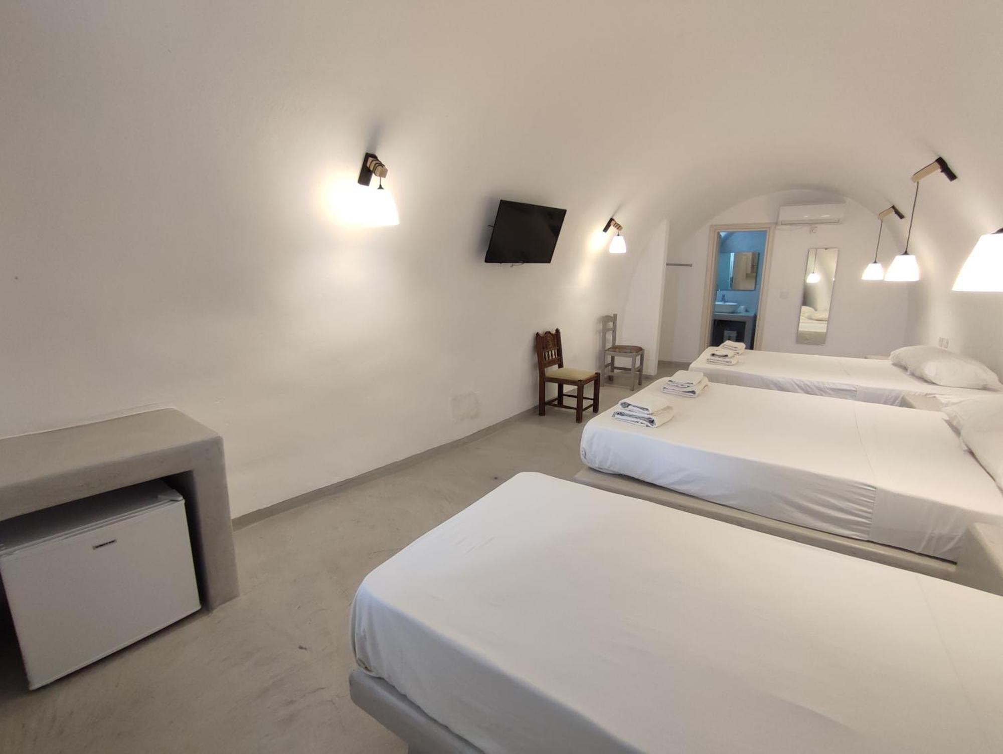 Central Santorini Serenity Rooms Fira  Esterno foto
