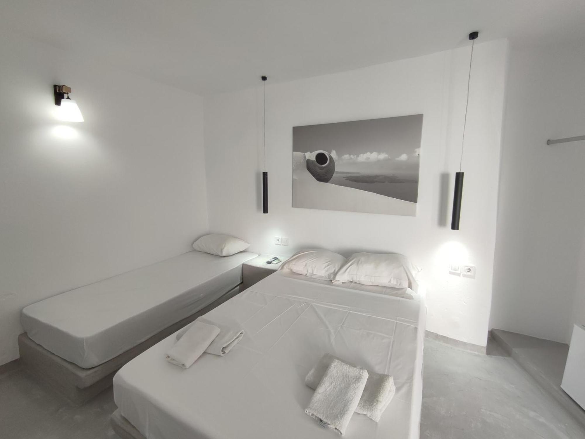 Central Santorini Serenity Rooms Fira  Esterno foto