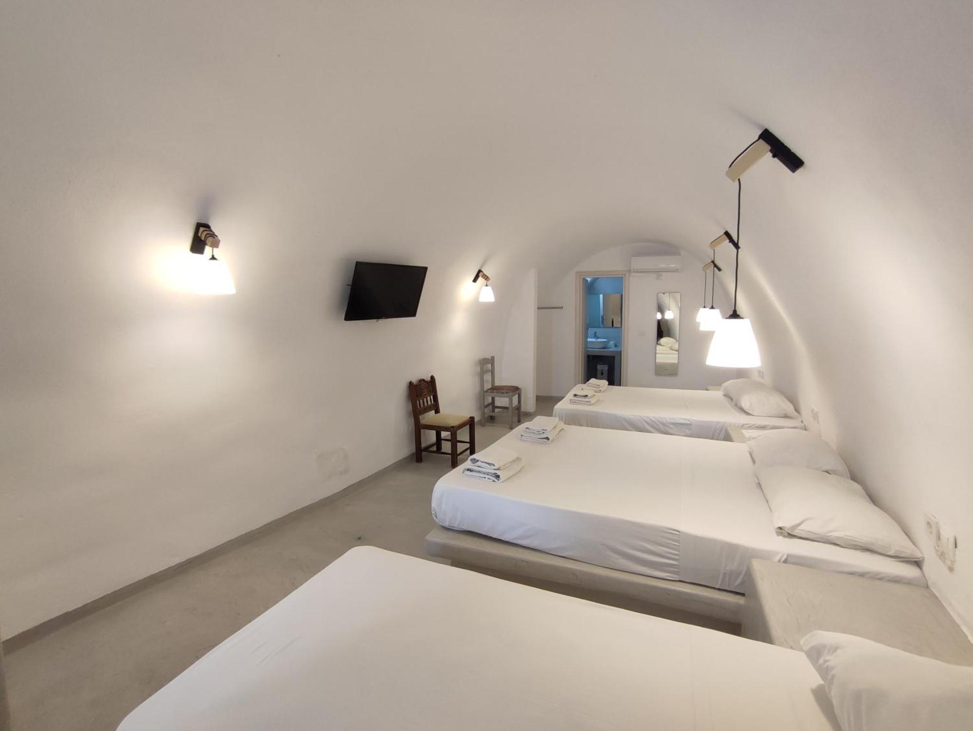 Central Santorini Serenity Rooms Fira  Esterno foto