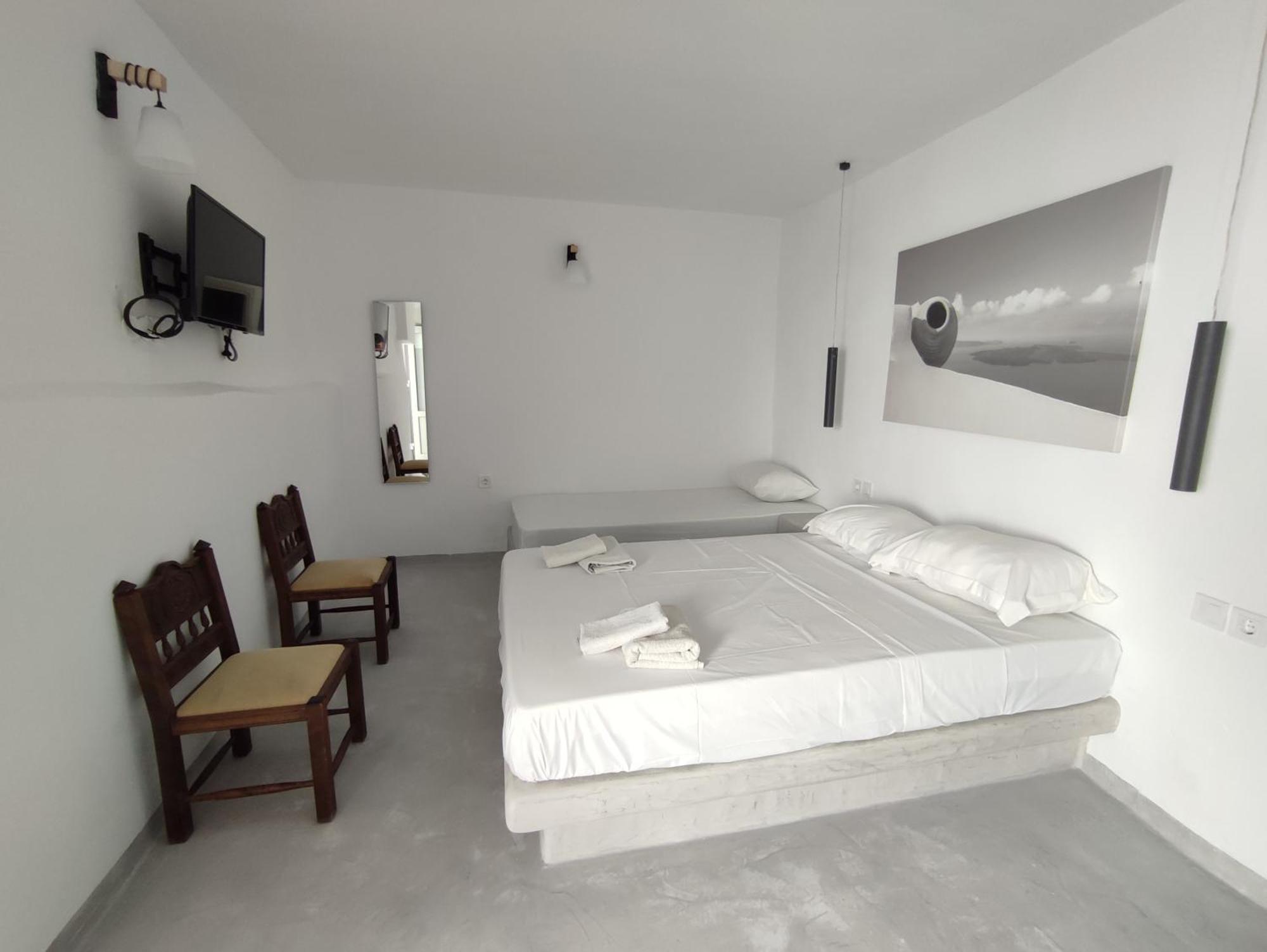 Central Santorini Serenity Rooms Fira  Esterno foto