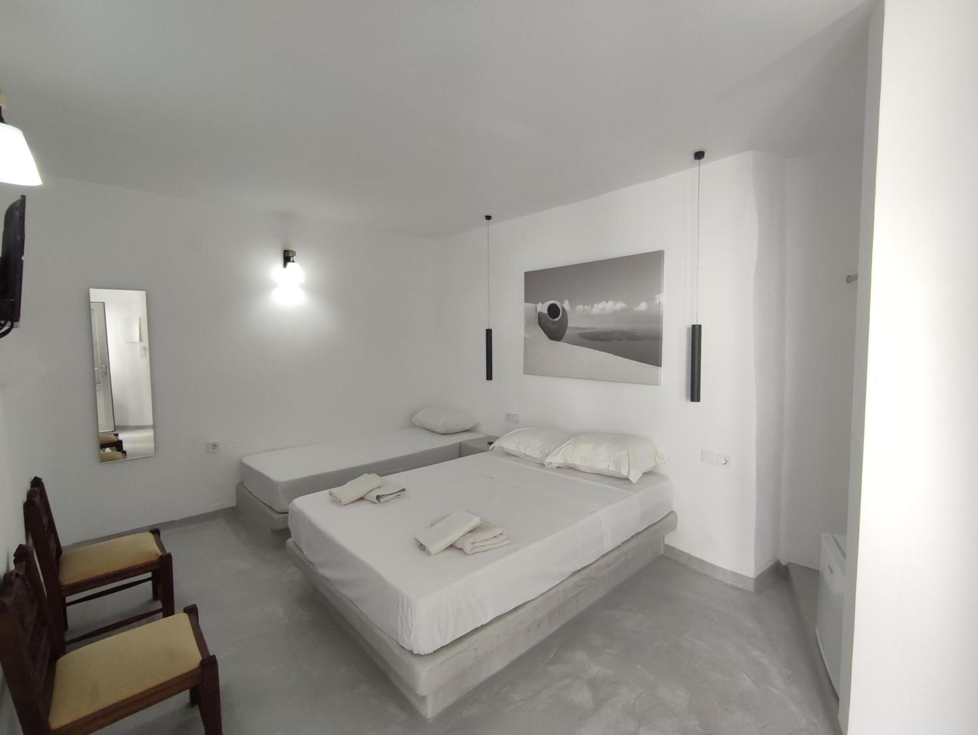 Central Santorini Serenity Rooms Fira  Esterno foto